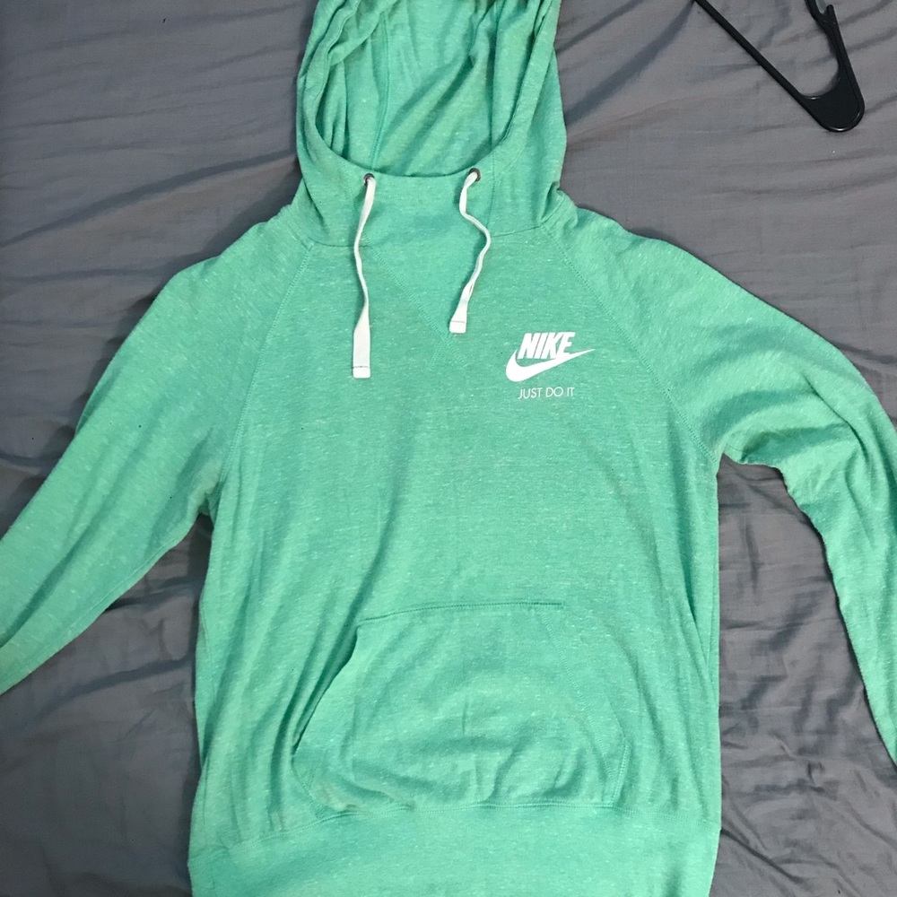 Light Nike Hoodie, Size Medium
